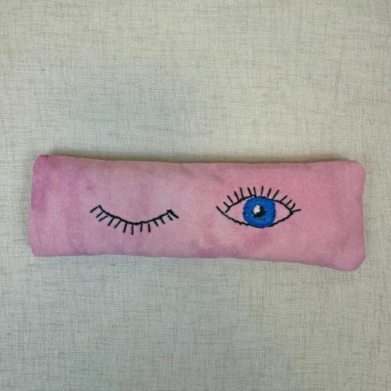 Foto af broderede øjne